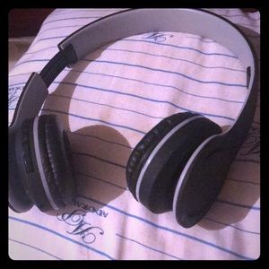 A wireless Bluetooth headphones 🖤🎧
